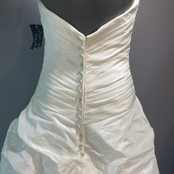 Allure Bridals size 10 ivory wedding lace taffeta gown - Picture 12 of 17